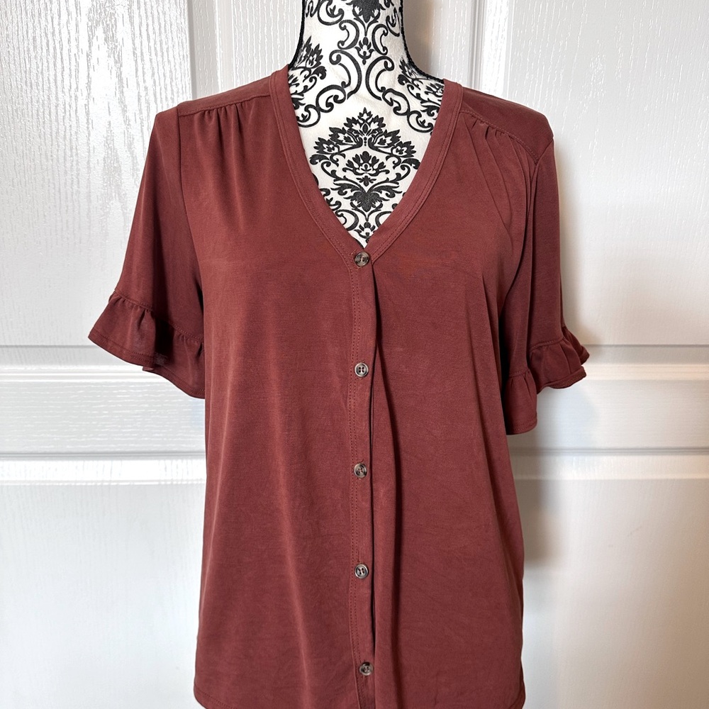 Women’s Rust Color Green Envelope Short Sleeve Shirt, Size Medium